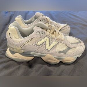 9060 New Balance *NEVER WORN*